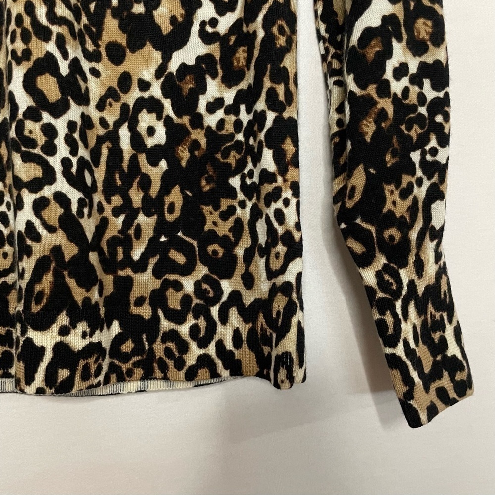 Talbots Soft Merino Wool Bishop Sleeve V-Neck Sweater in Leopard Print - Picture 13 of 14